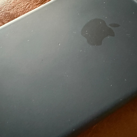 Authentic Apple Silicone Case with MagSafe for iPhone 15 Pro - Black - Picture 4 of 6